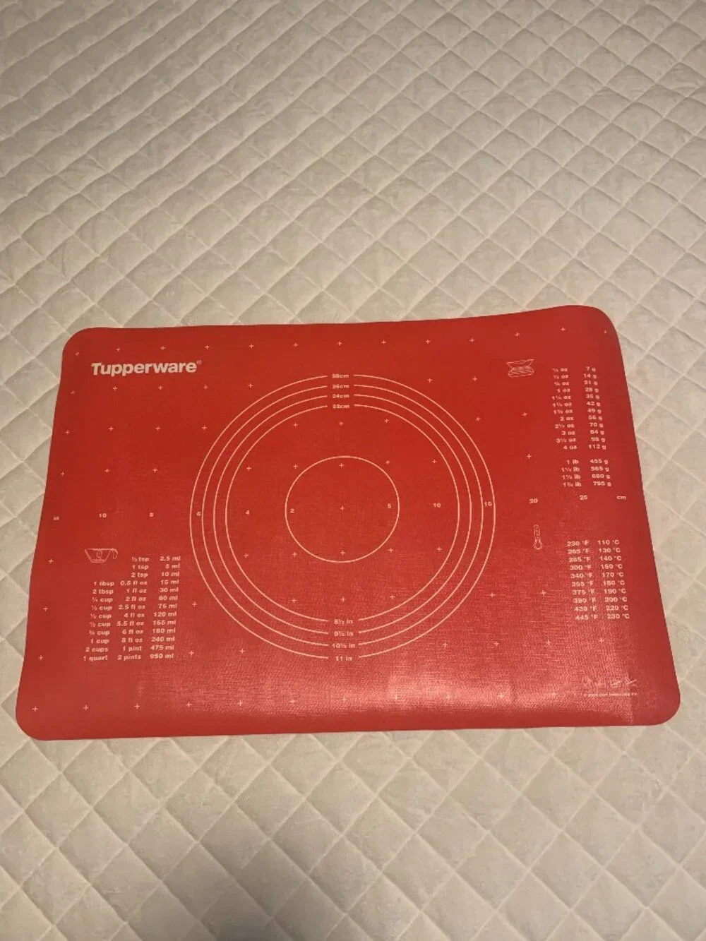Tupperware Simply Perfect Pastry Sheet w/ measurement guide and conversion chart